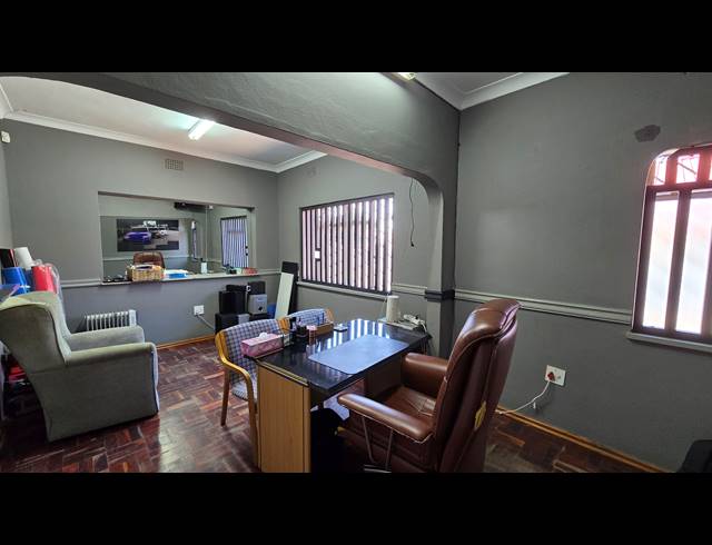 310M² OFFICE TO LET IN EASTLEIGH